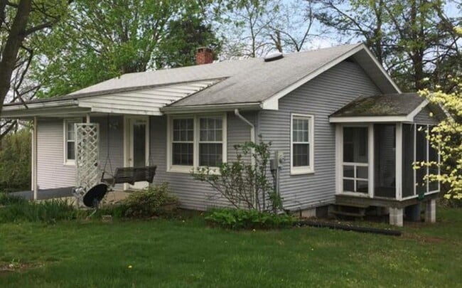 Building Photo - Cute 2 bedroom house in the countryside of...