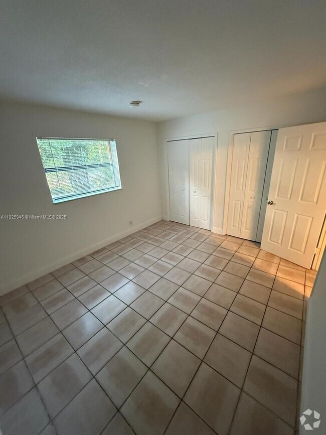 Building Photo - 9203 NW 38th Dr Unit 5 Rental