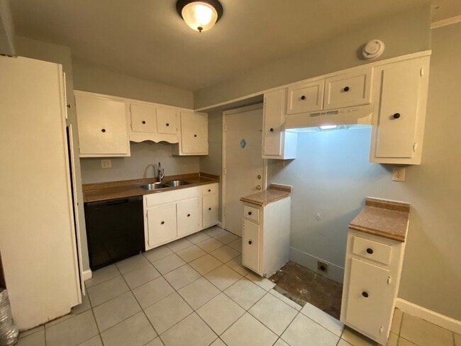 Photo - 2970 Chaucer Ln
