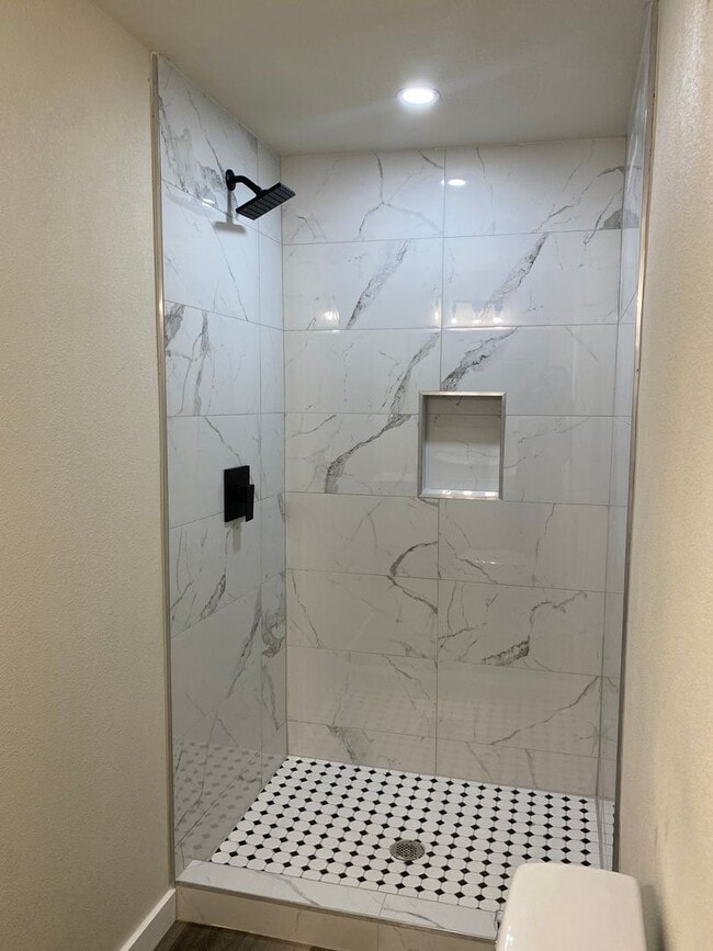 Photo - BEAUTIFUL RENOVATED 3 BEDROOM Unit 102