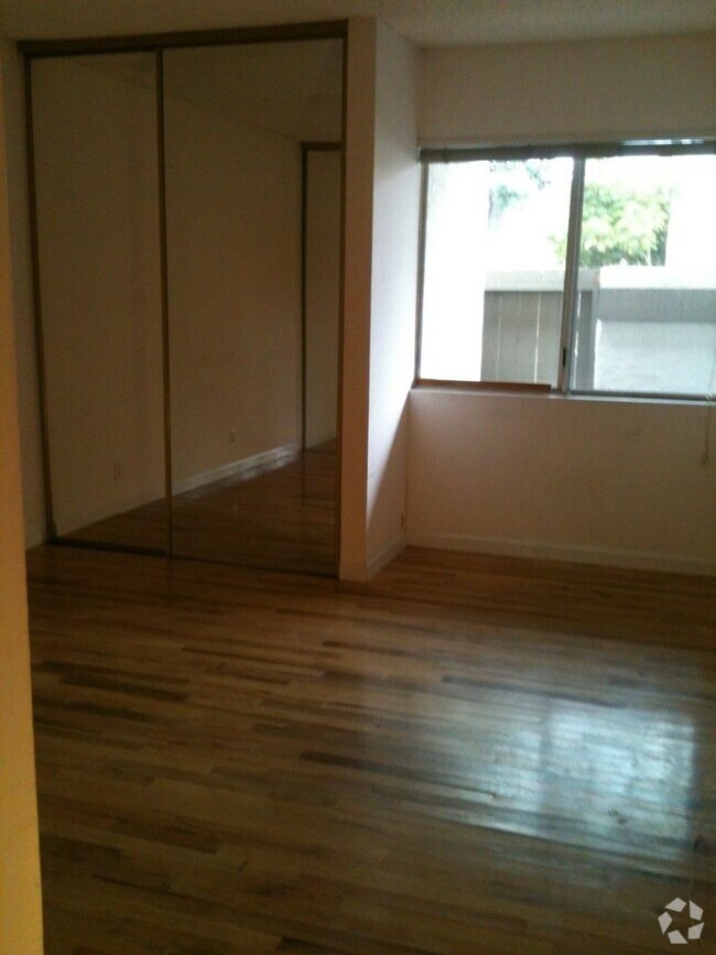 Building Photo - Cozy Ground Level Condo in Goleta, CA Unit # 27