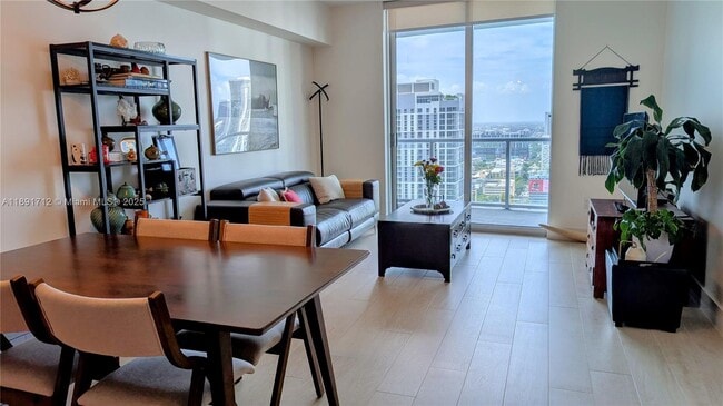 Photo - 185 SW 7th St Unidad 3403