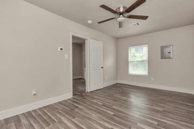 Photo - 211 Stiles St