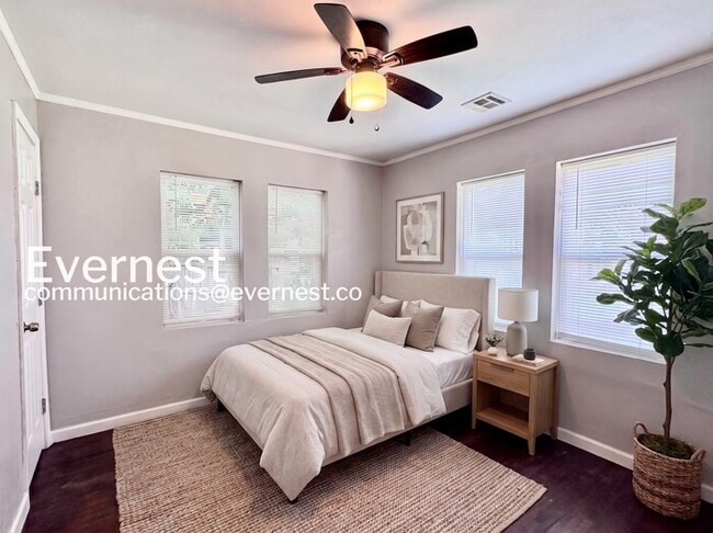 Photo - 2 Bed/1 Bath Townhome with Off-Street Parking / Pet-Friendly / Available Now!