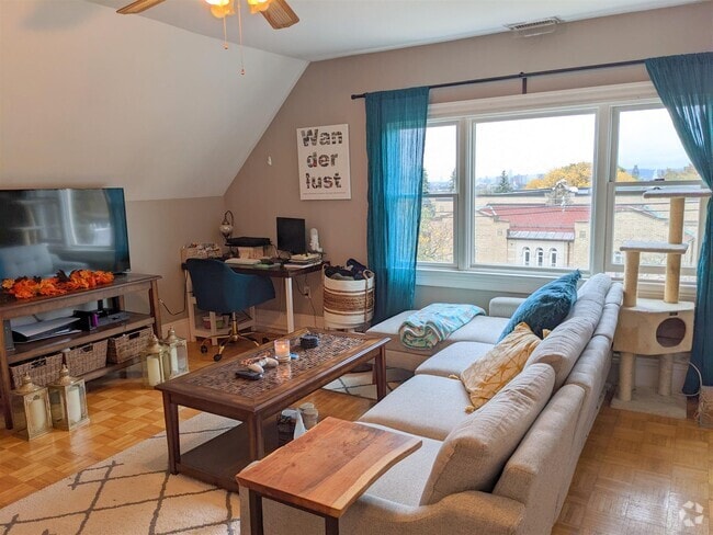 Building Photo - 195 Summer St Unit 3 Rental