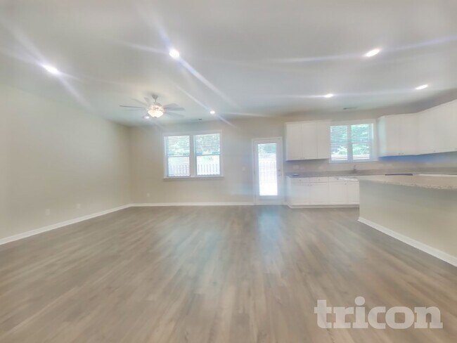 Photo - 196 Chapelcrest Ln