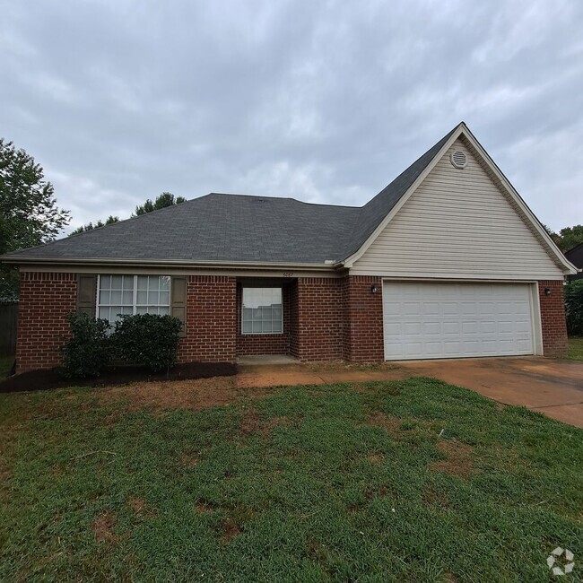 Building Photo - Welcome to this charming 3 bedroom, 2 bath... Rental