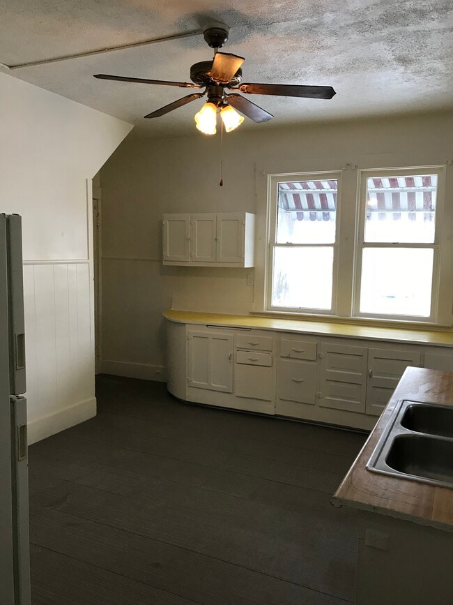 Building Photo - 211 S Western Ave Unit 211 Rental