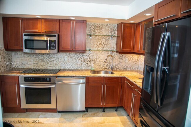 Photo - 600 NE 36th St Unidad PH20