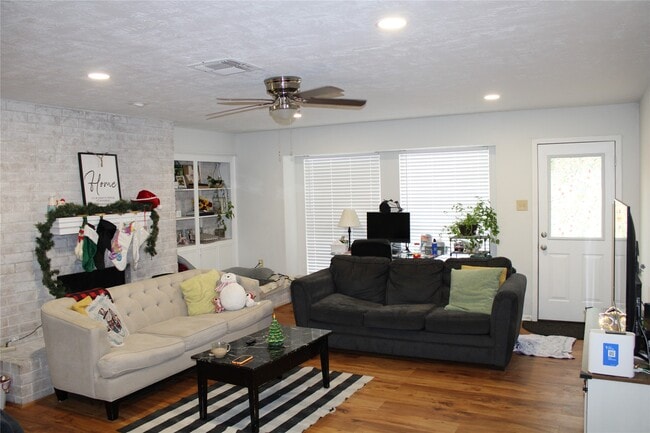 Photo - 819 Walbrook Dr