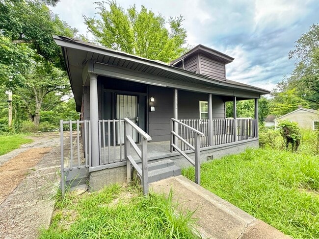 Photo - 1584 Rayburn St