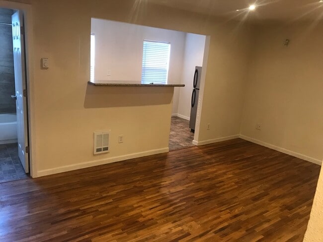 Photo - PERFECT LOWER SOUTH HILL STUDIO CLOSE TO H... Unit 1503-1