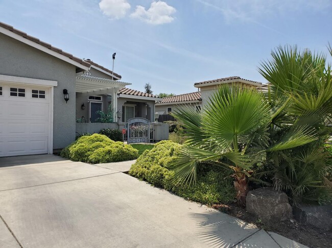 Photo - 1764 E Golden Way