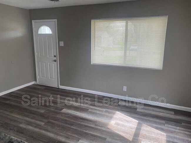 Living Area - 7458 Castro Dr