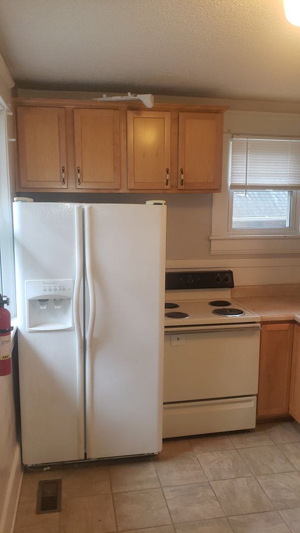 Photo - Darling 2br/1ba in Five Points. Apartment unit in historic home. Available 7/15! Unidad B