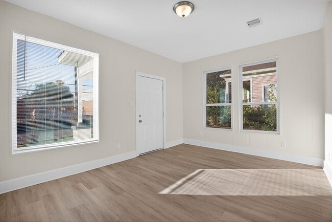 Photo - 304 W Vulcan St