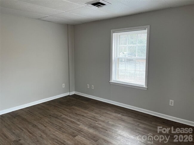 Photo - 350 N 6th St