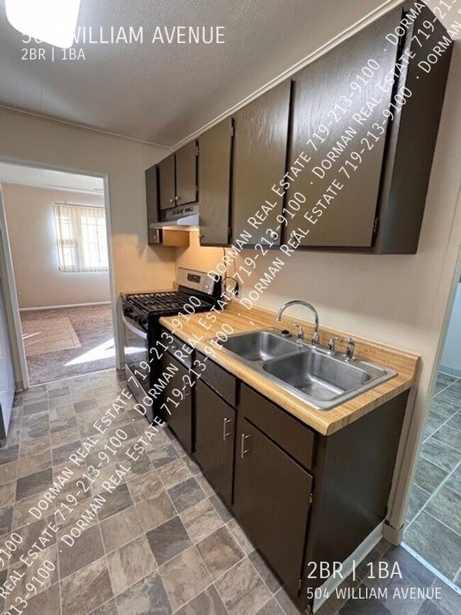 Photo - 504 William Ave