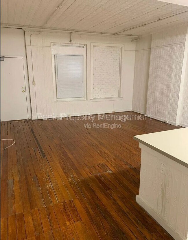 Building Photo - 308 W Broad St Unit C
