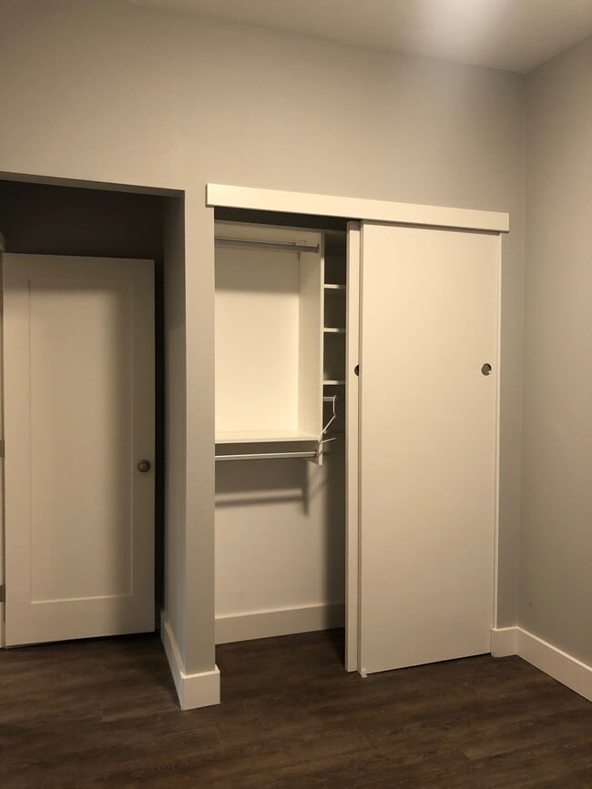 Building Photo - 411 N L St Unit Apt 1