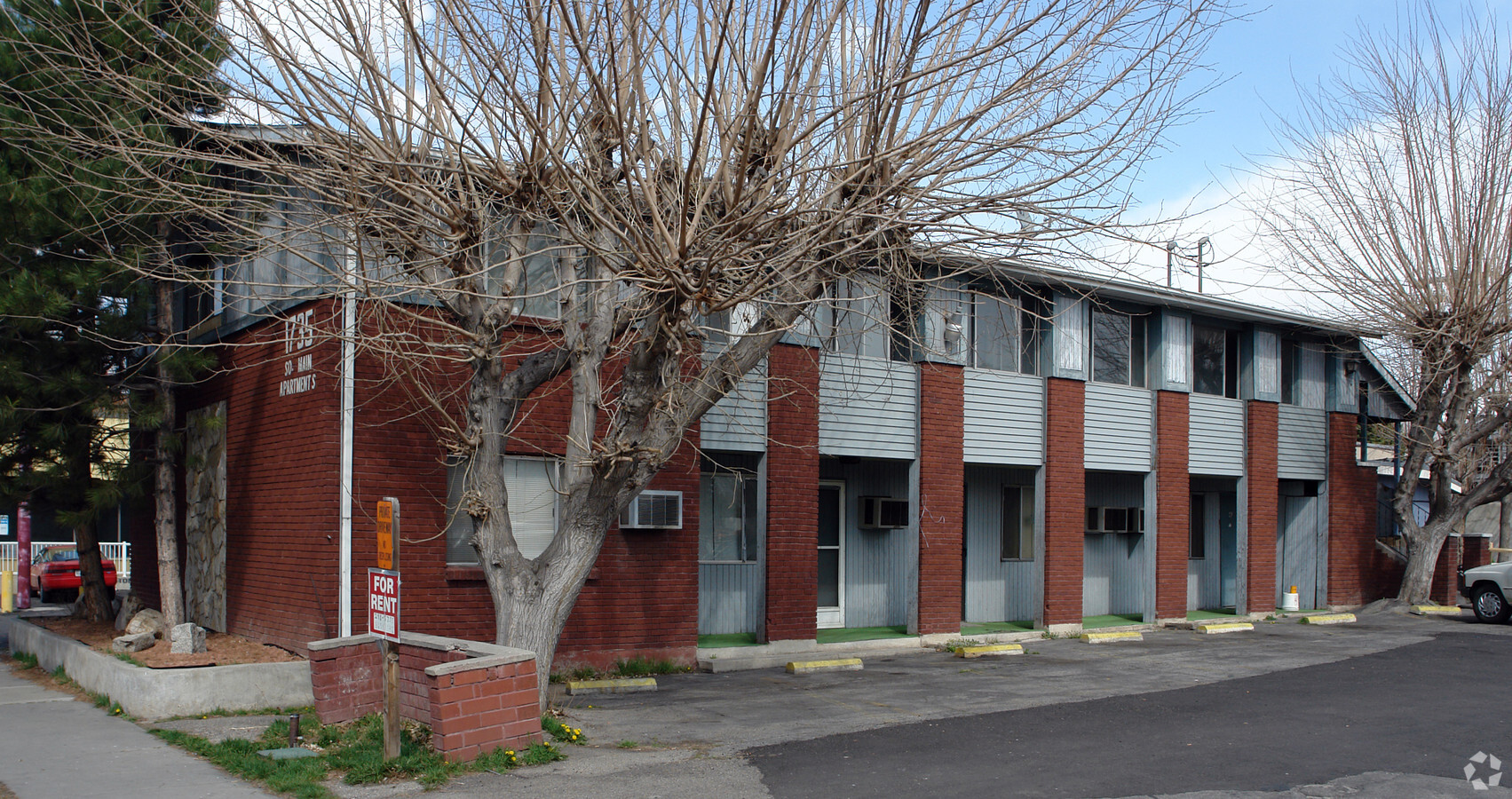 Photo - 1735 S Main St Apartments