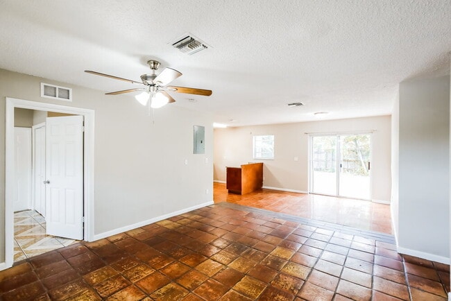 Photo - 171 NE 26th St