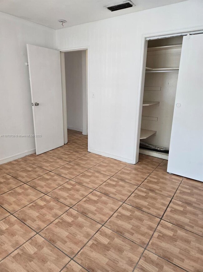 Photo - 16041 NE 19th Ct Unit 1