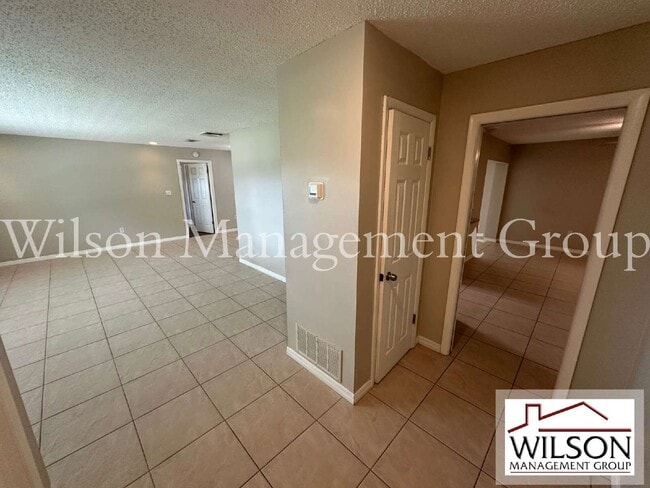 Photo - 620 Lakespur Ln