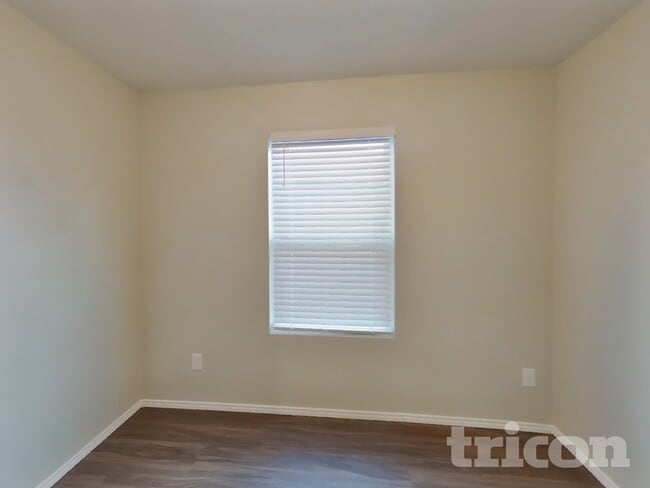 Photo - 5632 McClelland St