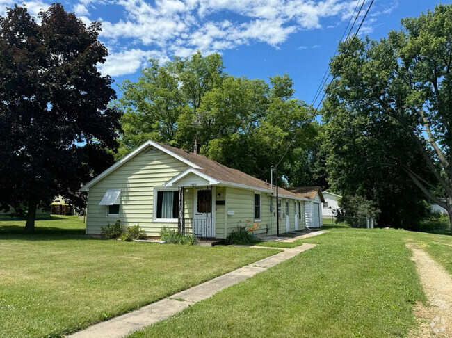 Building Photo - 1530 S Walnut Ave Rental