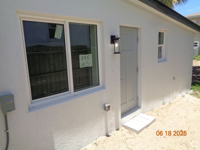 Building Photo - Daytona Beachside Newly Renovated Studio U... Rental