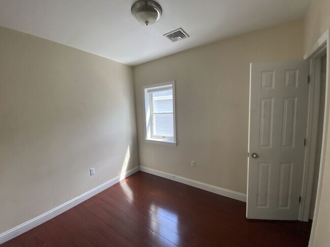 Photo - 191 Everett St Unit 3