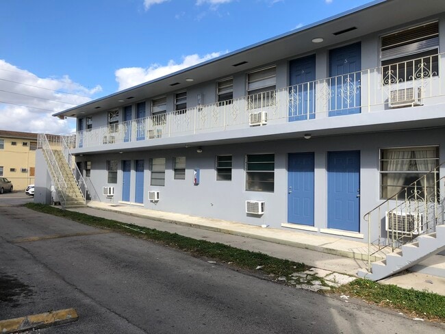 Photo - 1135 W 28th St