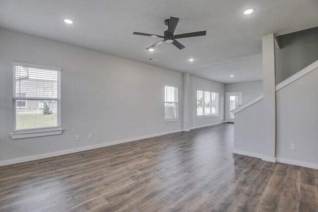 Photo - AVAILABLE NOW! LUXURIOUS TRIPLEX LOCATED O...