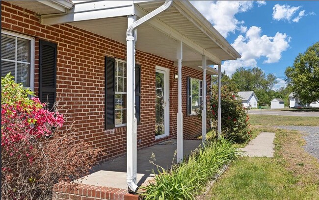 4 Swan Dr