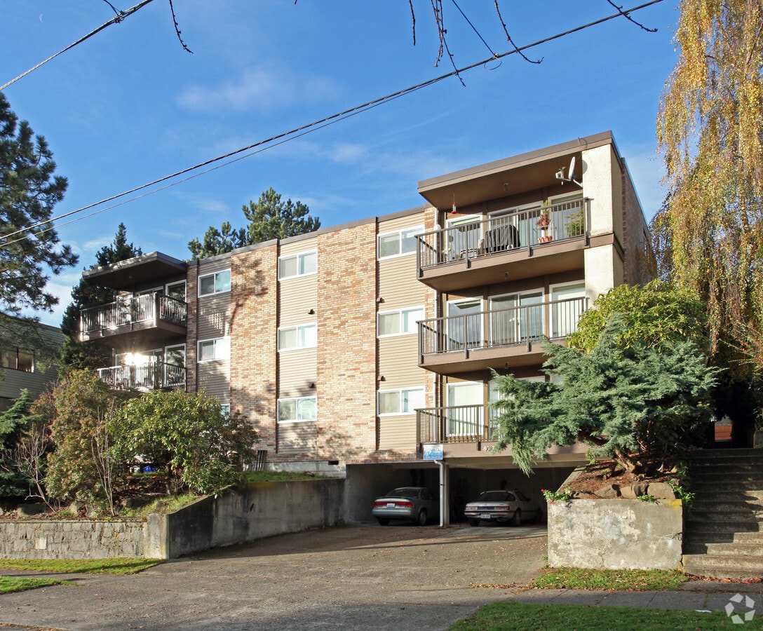 Photo - Whitman Apartments