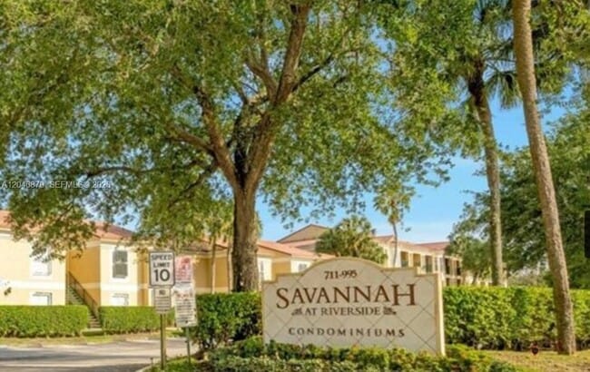 Building Photo - 927 Riverside Dr Unit 324