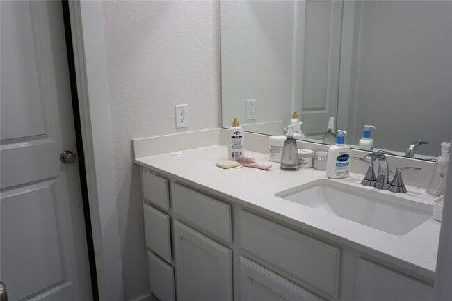 Photo - 16626 Lake Austin St