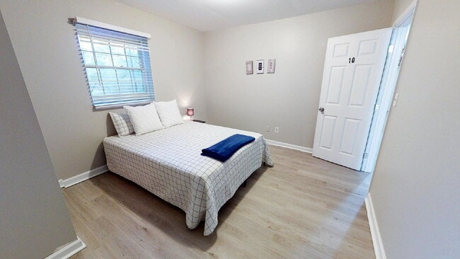 Photo - Gorgeous Renovated Home with Large Common Areas and Kitchen Island, Near Covington Hwy in Lithonia