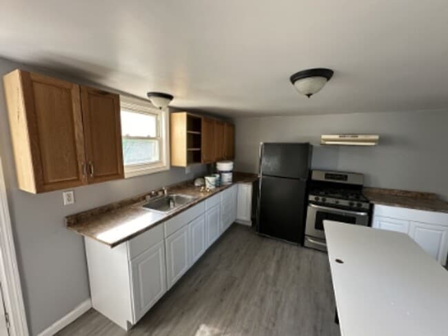 Building Photo - 79 Parker St