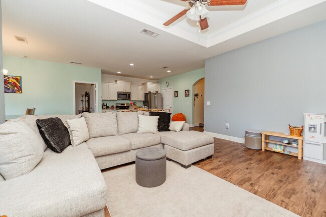 Photo - 668 Teal St