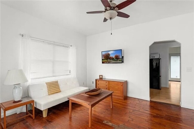 Photo - 805 N Leverett Ave