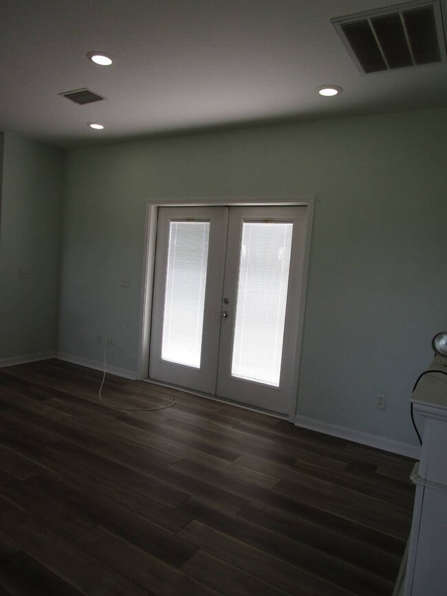 Photo - 6111 Shorewood Wy