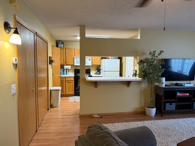 Photo - Charming 2BR Townhome in Desirable Cliff Lake Community