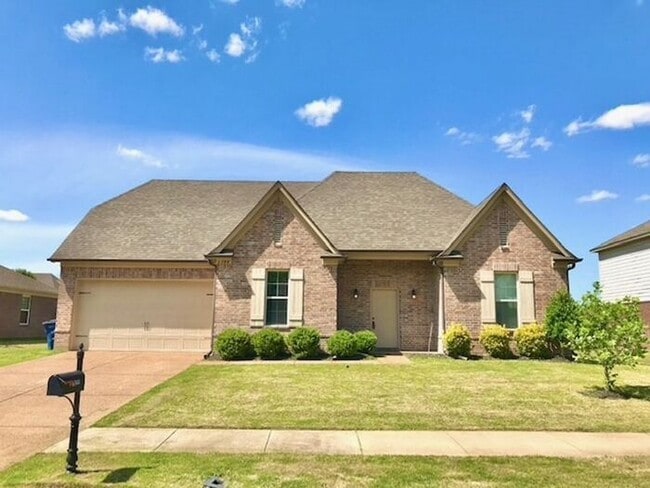 Building Photo - Now Leasing a Spacious 4 Bedroom 2 Bath Ho... Rental