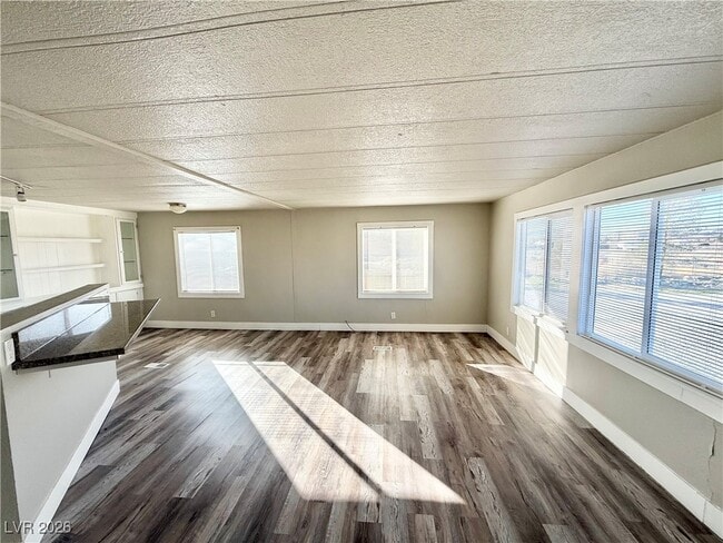 Photo - 4331 W Victoria St