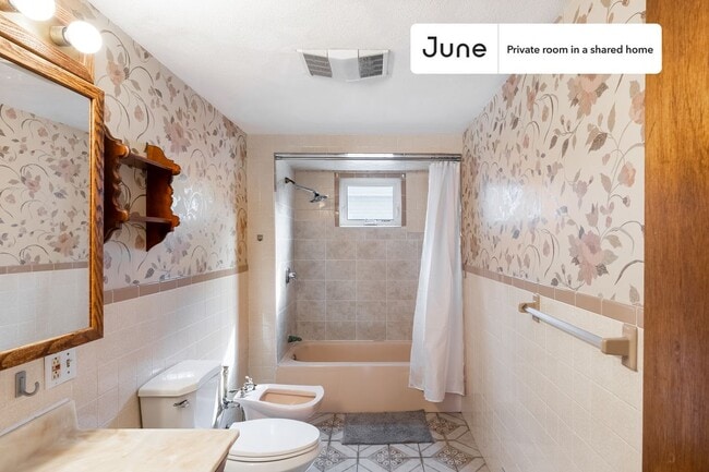Photo - Room in Shared 6 bed/1.5 bath home Unidad B