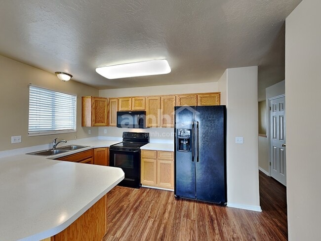 1401 N 2225 W