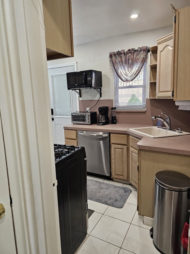 Photo - 55 Fieldmere St Unit Comfty Getaway