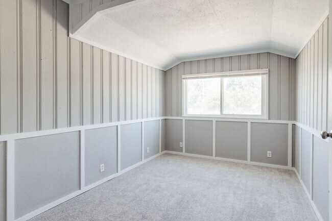 Photo - $0 DEPOSIT OPTION. 3BED/1BATH WITH ONE CAR GARAGE NEAR ANSCHUTZ MEDICAL CAMPUS